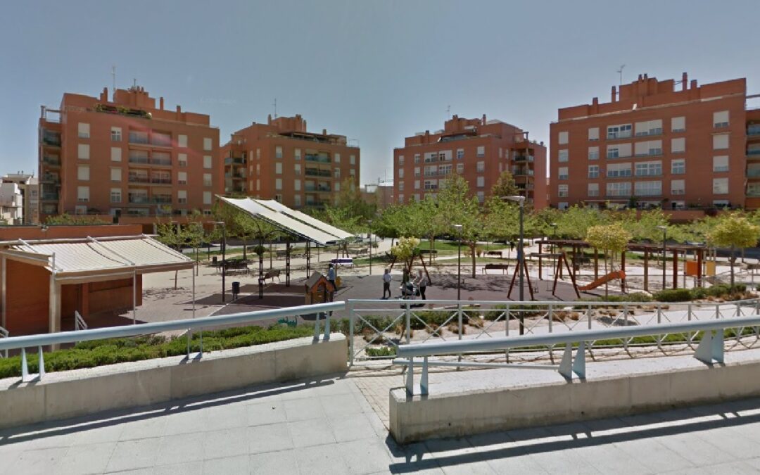 La asociación de vecinos logra una fumigación urgente tras denunciar plaga de mosquitos en el barrio